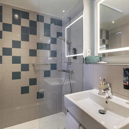 - The Niu, Flash Charlottenburg By Ihg Otel Berlin